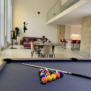 Loft With Pool Table, Kitchen Island & Gallery Berlin