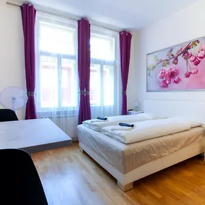 Bouquet Apartment Prag